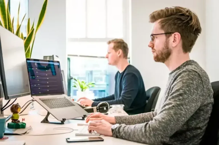 Essential Productivity Hacks for Tech-Savvy Professionals
